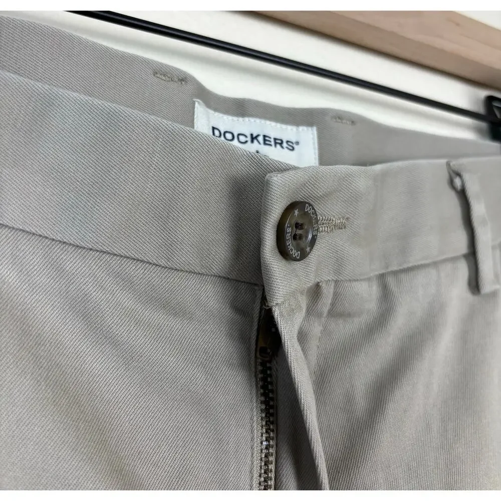 Dockers Men's Signature Straight Fit Creased Khaki Pants W34 L34 Timberwolf